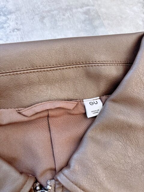 GUGIRLSフライトジャケット GUGIRLSフライトジャケットダークブラウンの襟元