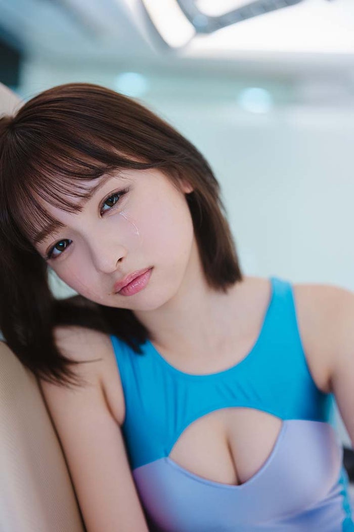 「ミスマガジン2023」一ノ瀬瑠菜、艶やか水着姿で美谷間くっきり