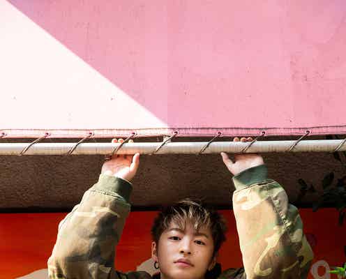 GENERATIONS佐野玲於、貴重な私物初公開でグループ随一“ファッショニスタ”ぶり発揮 リラックスした地元でのショットも公開
