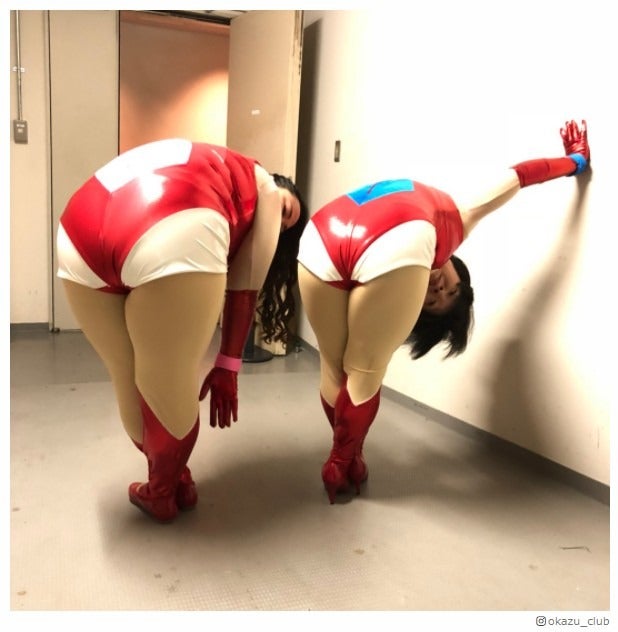 おかずクラブ、SEXY衣装でまさかの“菜々緒ポーズ”披露