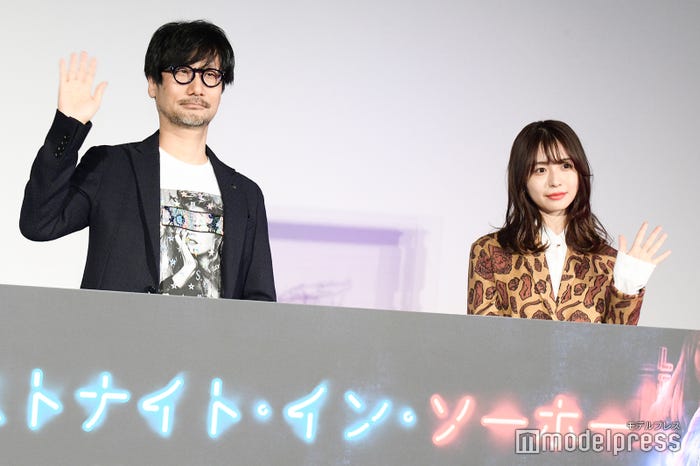 小島秀夫氏、長濱ねる (C)モデルプレス