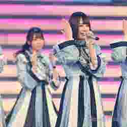 日向坂46 紅白衣装の 文字 が話題 愛を感じる 円陣 紅白リハ最終日 モデルプレス
