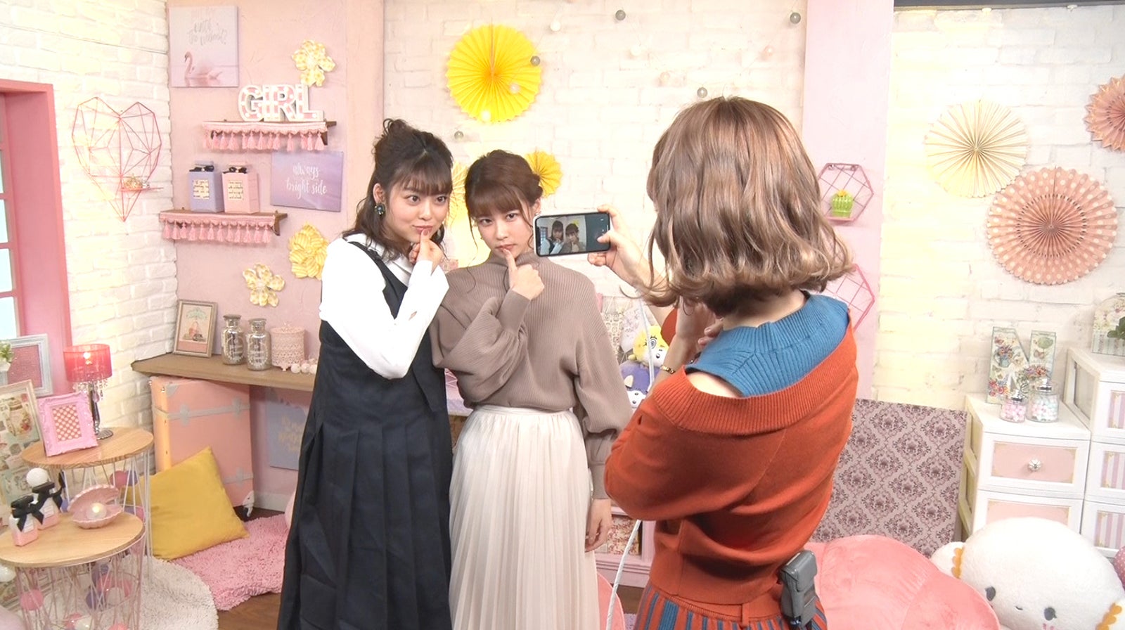 （左から）杉原千尋アナ、鈴木唯アナ、藤田ニコル（提供写真）