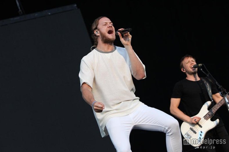 IMAGINE DRAGONS、大ドラムの激しいパフォーマンスで会場圧倒＜SUMMER SONIC 2015＞