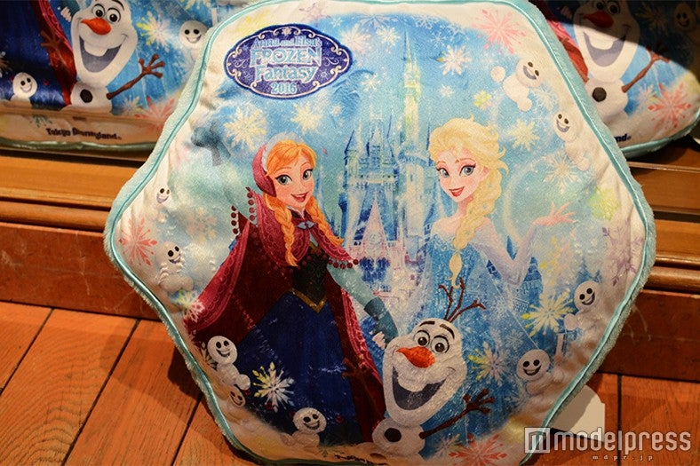 クッション￥2800（C）モデルプレス