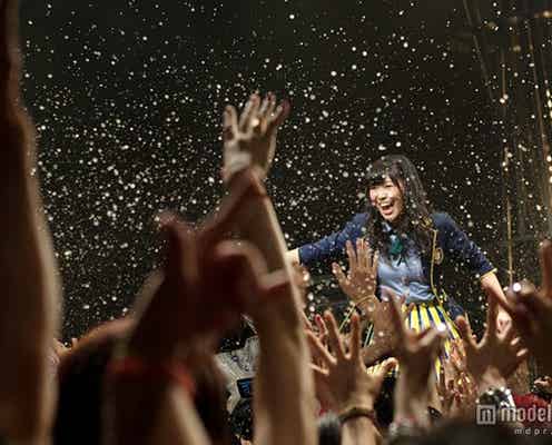 指原莉乃、口から水をぶっかけガッツポーズ