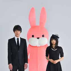 福士蒼汰、ウサギの着ぐるみを着た死神、土屋太鳳（C）日本テレビ