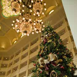 クリスマス仕様の「東京ディズニーランドホテル」イメージ(C)Disney