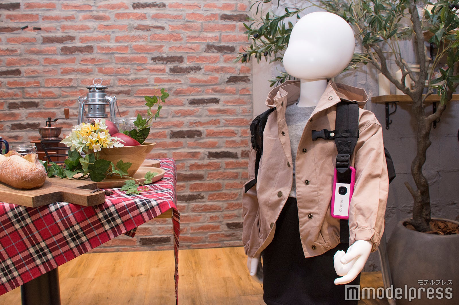 カラビナ型クリップで、キーホルダー感覚で持ち歩ける（C）モデルプレス