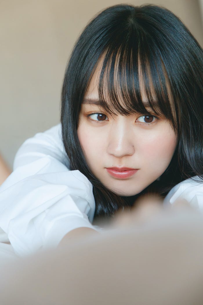 乃木坂46賀喜遥香1st写真集「まっさら」セブンネット限定版裏表紙(撮影/菊地泰久)