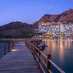 アヤナ コモド リゾート ワエチチュ ビーチの桟橋から(提供写真)