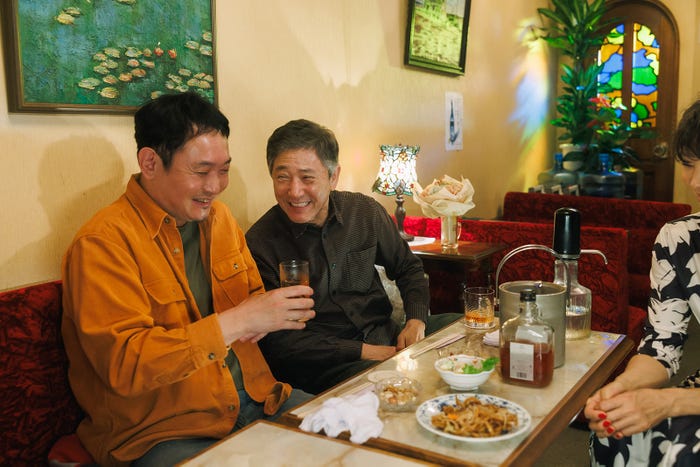 西堀亮、小林薫「コタツがない家」第6話より(C)日本テレビ