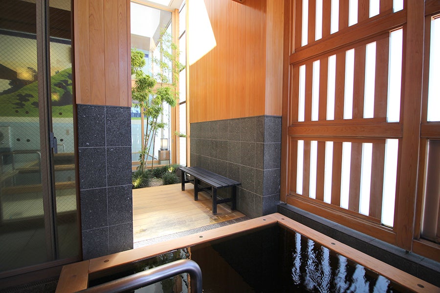 御谷湯 坪庭のある休憩スペース