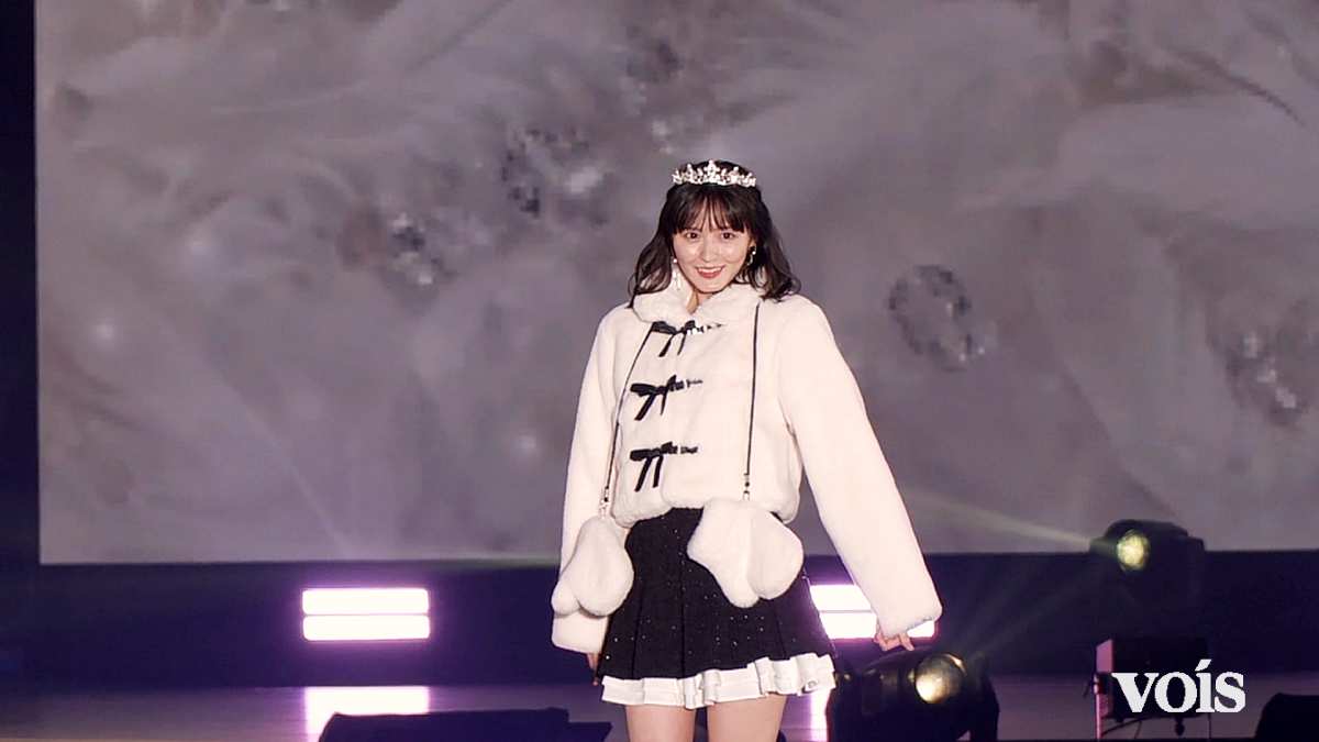 乃木坂46遠藤さくら、美スタイル際立つティアラ×白ファー まるでプリンセス