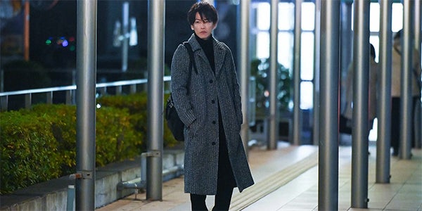 rainmaker ノーカラーコート　佐藤健さん着用 恋つづ」天堂ファッションは“ほぼ佐藤健のアイデア” 担当スタイリスト