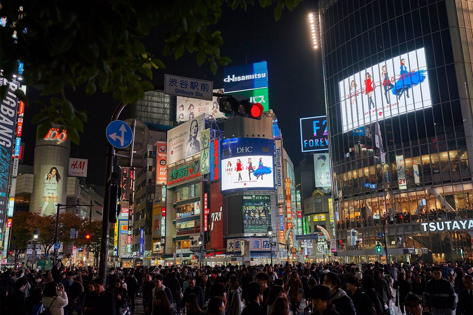 新CM「安室奈美恵×docomo25年の軌跡」篇を放映した渋谷の様子 （提供写真）