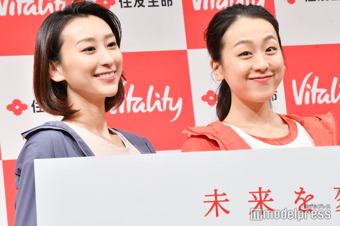 (左から)浅田舞、浅田真央(C)モデルプレス
