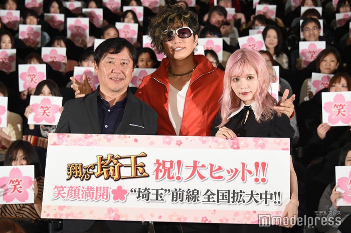 (左から)武内英樹監督、GACKT、益若つばさ(C)モデルプレス
