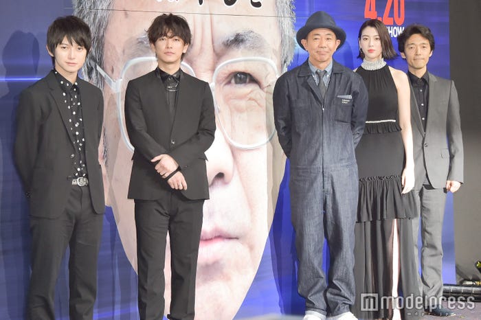 本郷奏多、佐藤健、木梨憲武、三吉彩花、佐藤信介監督 (C)モデルプレス