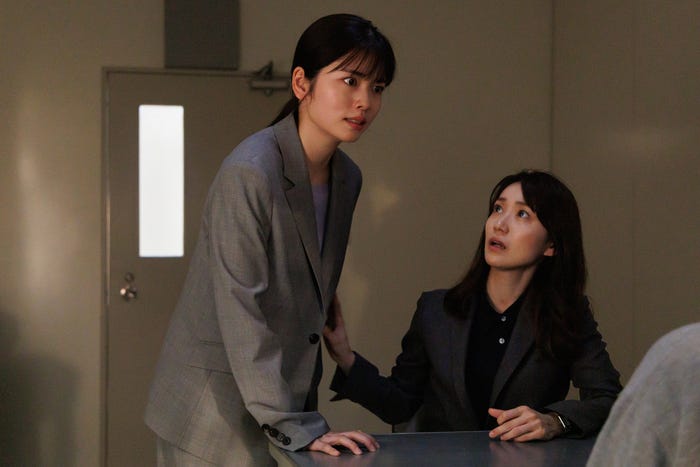小芝風花、大島優子「GO HOME~警視庁身元不明人相談室~」第1話より(C)日本テレビ