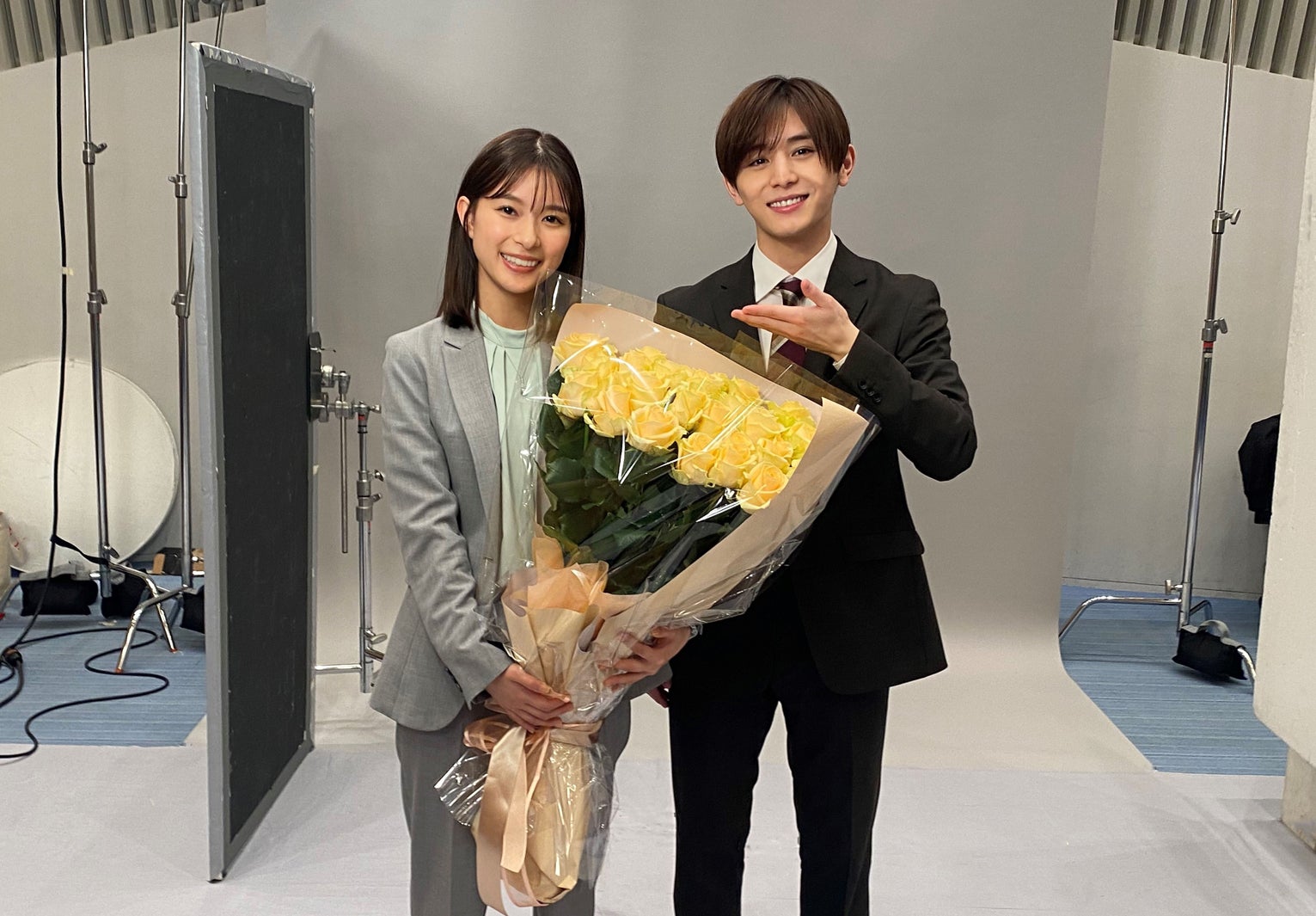 芳根京子、Hey! Say! JUMP山田涼介からバースデー祝福 人生初バラの花束に「キュンとしました」＜俺の可愛いはもうすぐ消費期限！？＞