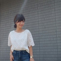 赤いパンプスで夏コーデをアップデート♥ シンプルコーデの印象が変わる、差し色シューズスタイル9選