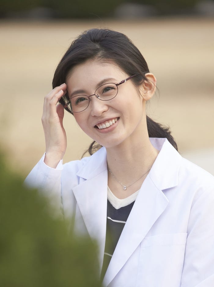 本仮屋ユイカ(C)2017「ピーチガール」製作委員会