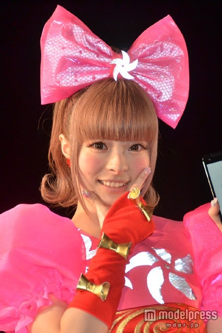 きゃりー、海外番組で峯岸丸刈り騒動を解説