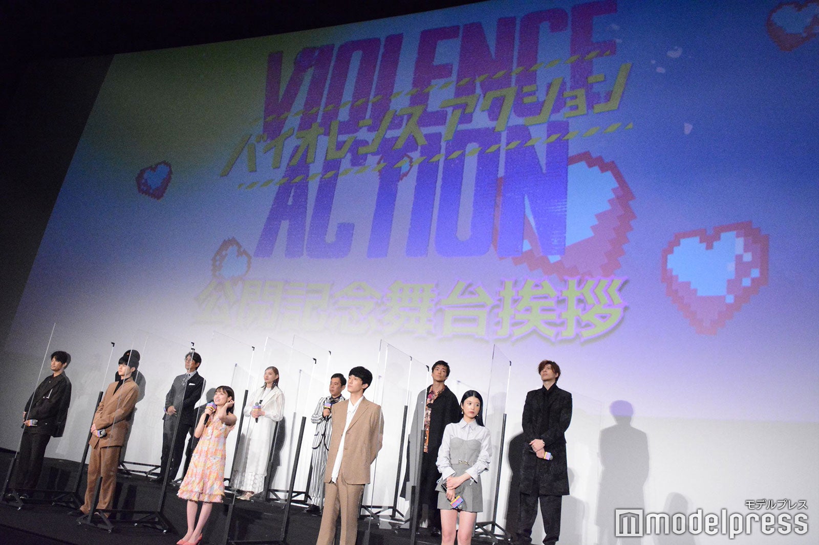 （上段左から）瑠東東一郎監督、高橋克典、太田夢莉、岡村隆史、大東駿介、城田優（下段左から）森崎ウィン、鈴鹿央士、橋本環奈、杉野遥亮、馬場ふみか（C）モデルプレス