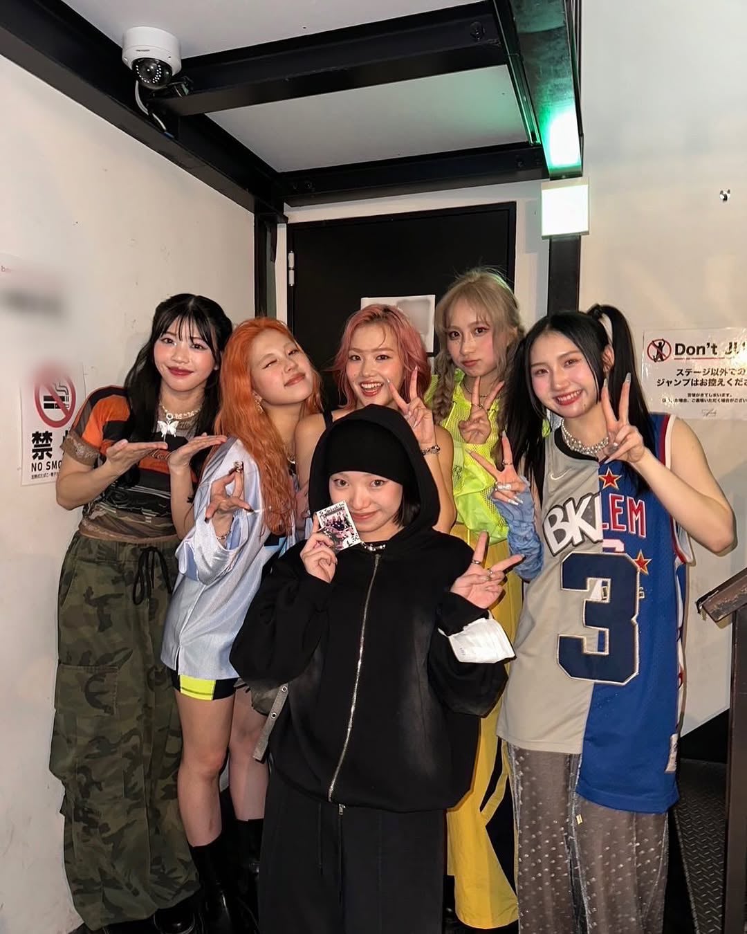 UN1CON、ファンミーティング来場者との記念写真（提供写真）