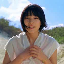 能年玲奈/「カルピスウォーター」新CM「恋の宣誓 春」編より