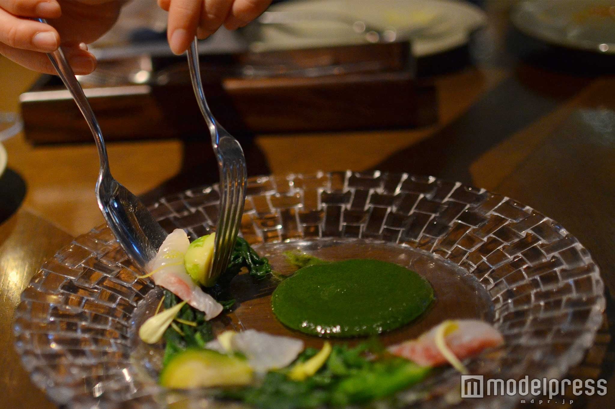 真鯛の白と菜の花の鮮やかなグリーンがキレイ（C）モデルプレス