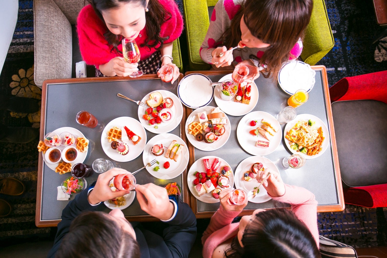 スーパースイーツビュッフェ2026 ～ホテルでいちご狩り～（提供写真）