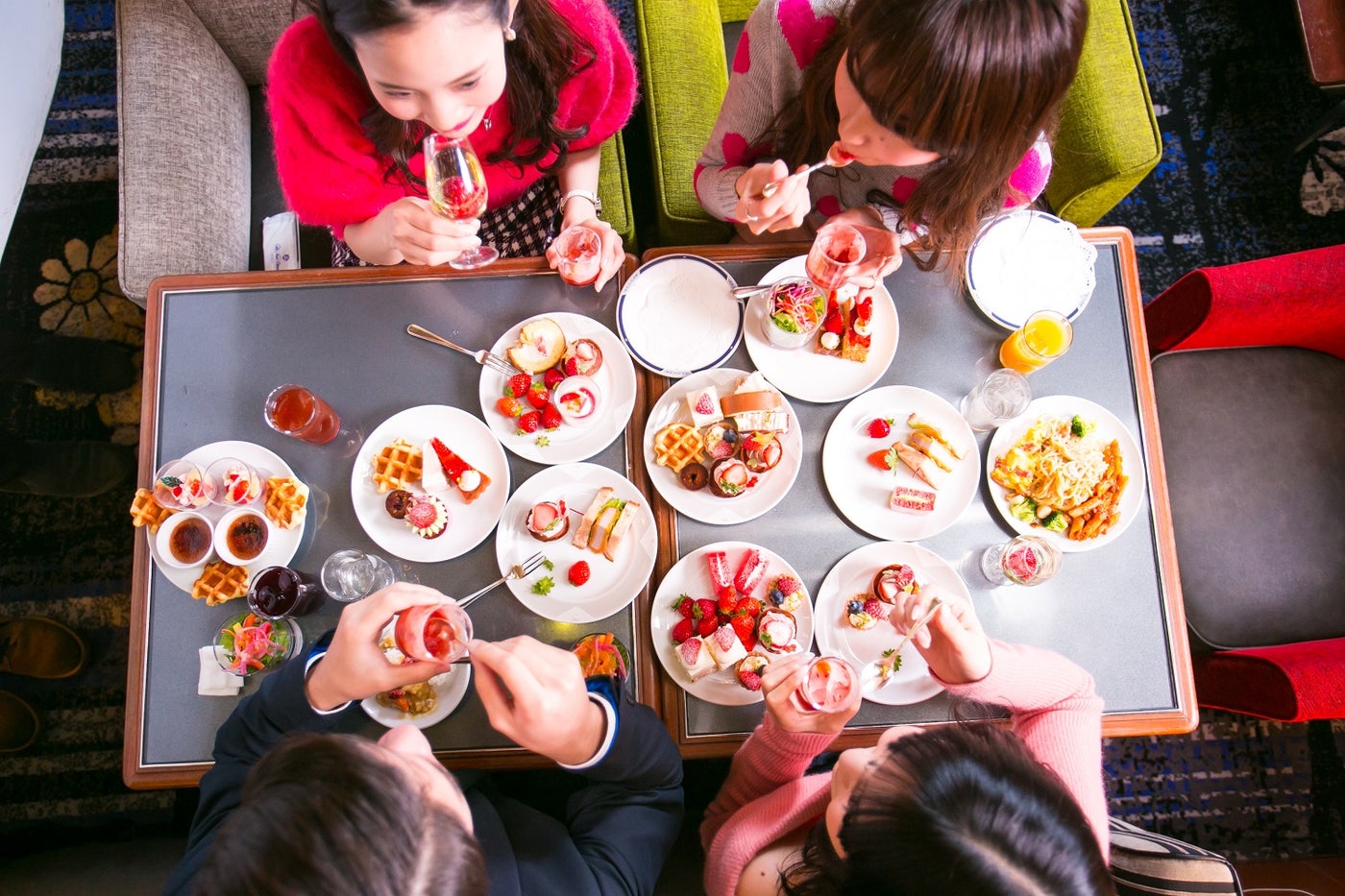 スーパースイーツビュッフェ2026 ～ホテルでいちご狩り～（提供写真）