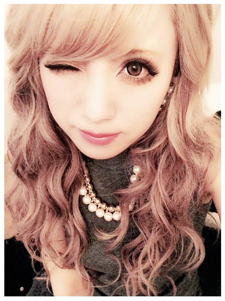 桜井莉菜、前髪ばっさりカットで「可愛すぎますさくりな様」の声／Twitterより【モデルプレス】