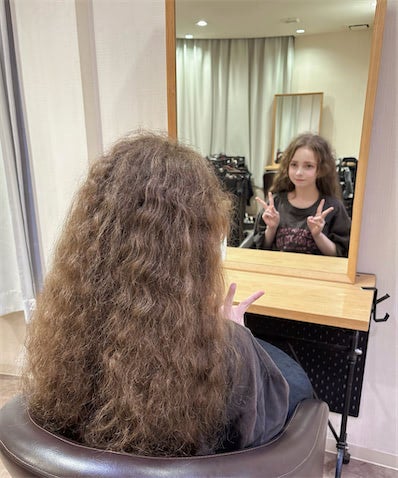 15歳ブラジル生まれアイドル、‟縮毛矯正”ビフォアフが万バズ「お人形さんみたい！」「天使」