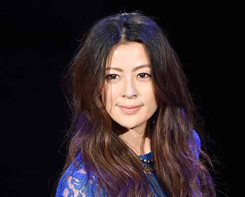 モデル田波涼子、レースワンピでほんのり肌見せ