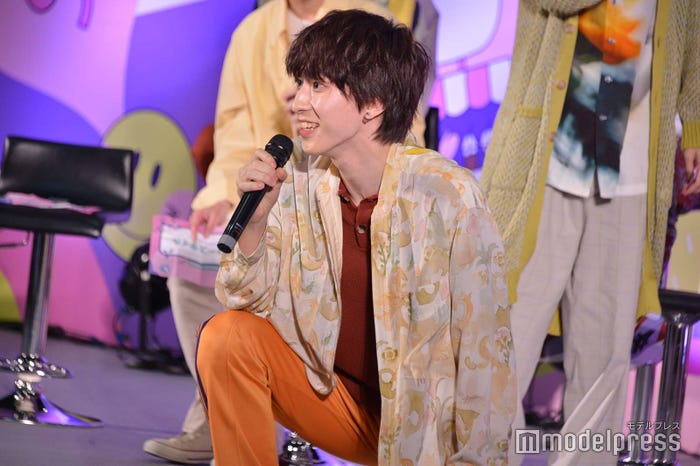 会場の反応に戸惑う四谷真佑 (C)モデルプレス
