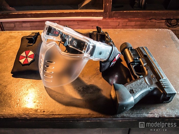 世界初の「プロジェクション・ゴーグル」＆最強の武器「マシンガン」／画像提供：ユニバーサル・スタジオ・ジャパン 