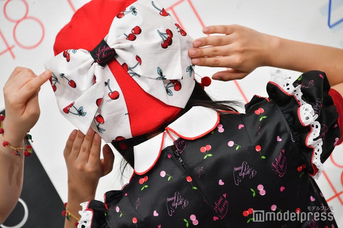 衣装のポイントは名前が入っていることや帽子 (C)モデルプレス