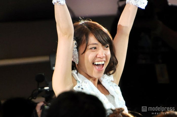 卒業の大島優子 前田敦子とセンター争奪 悲願の卒業ライブ Akb48での8年間を振り返る モデルプレス