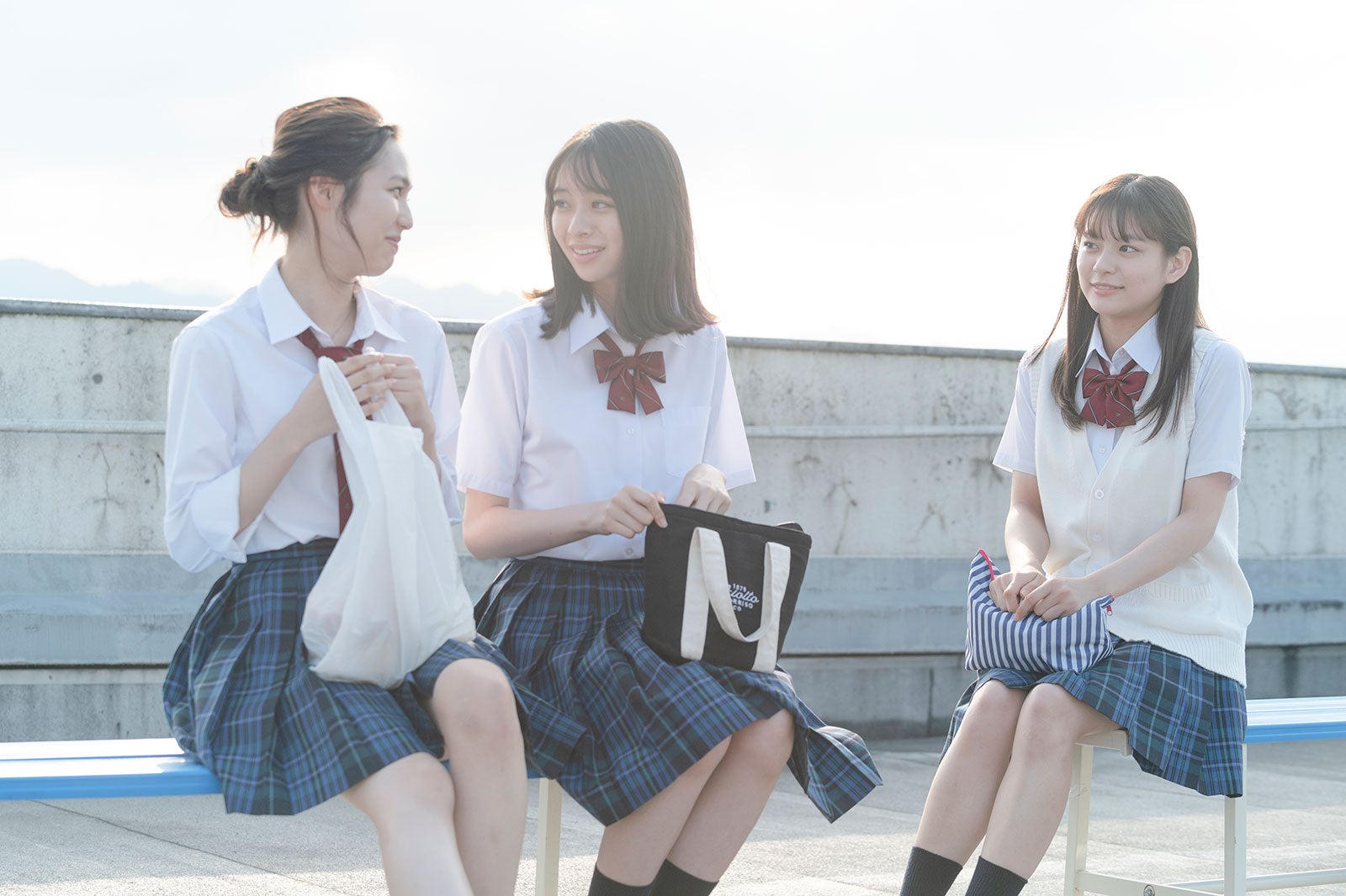 （左から）秋田汐梨、田鍋梨々花、永瀬莉子／ドラマ「17.3 about a sex」最終話より（C）AbemaTV