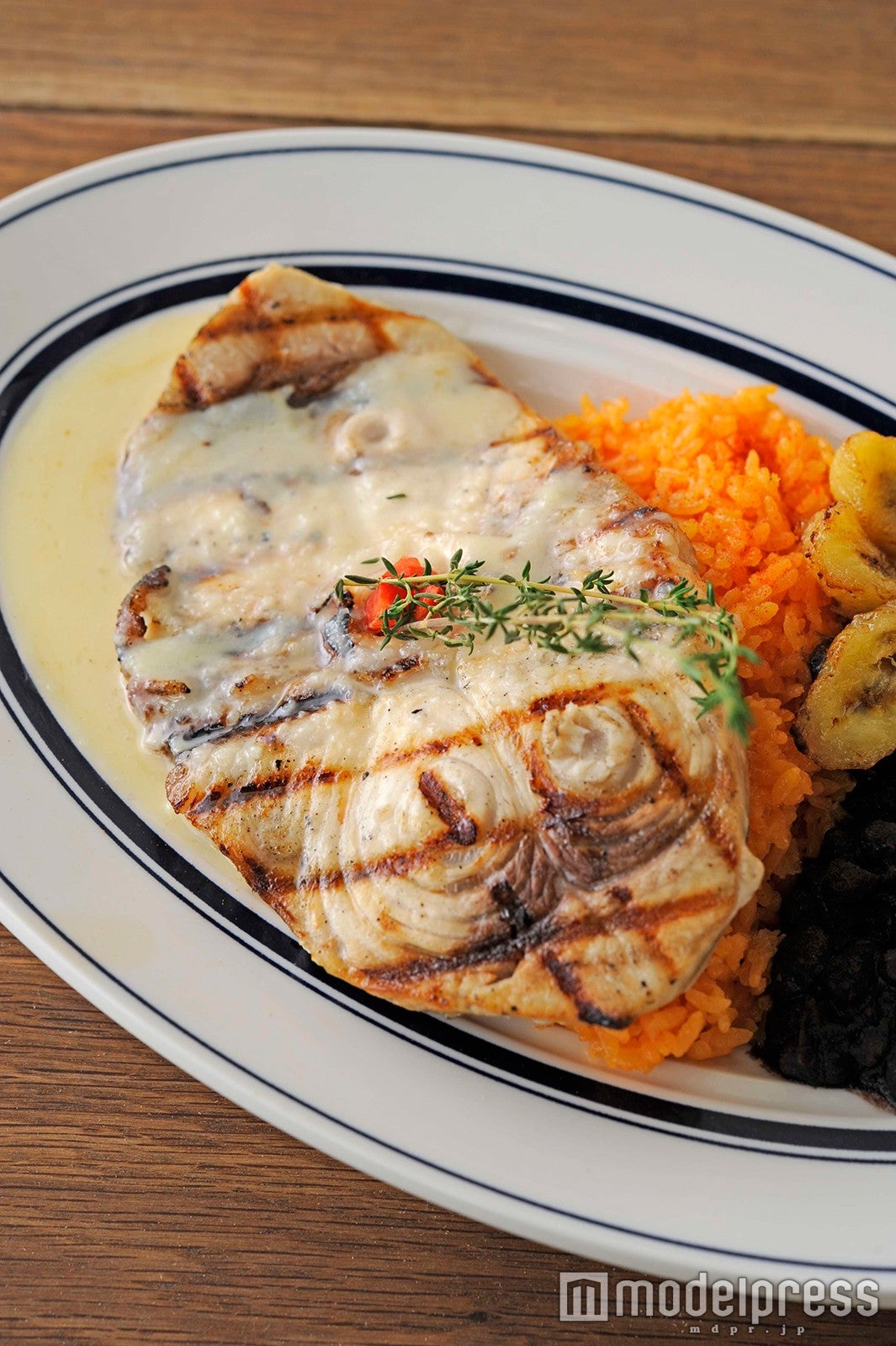 グリルド ガーリック ツナ2100円／画像提供：クリエイティブマンプロダクション