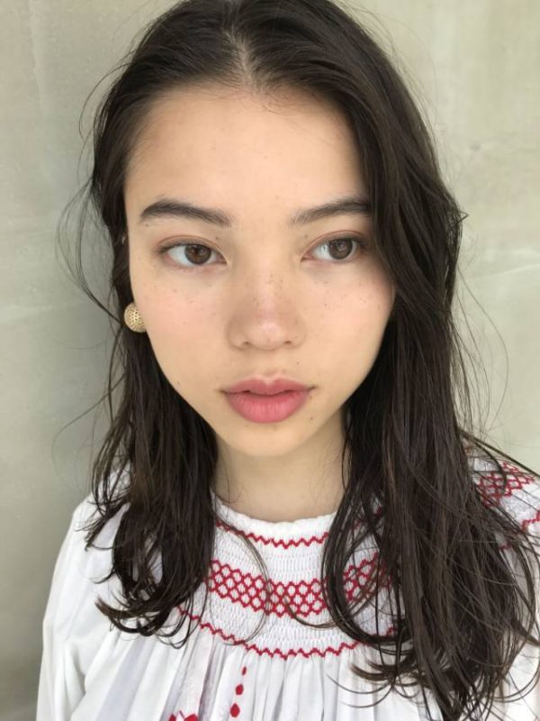 ミディアム女子が魅せるかっこいい髪型って 大人が演出するクールなおしゃれヘア モデルプレス ミディアム女子が魅せるかっこいい髪型って 大人が演出するクールなおしゃれヘア モデルプレス