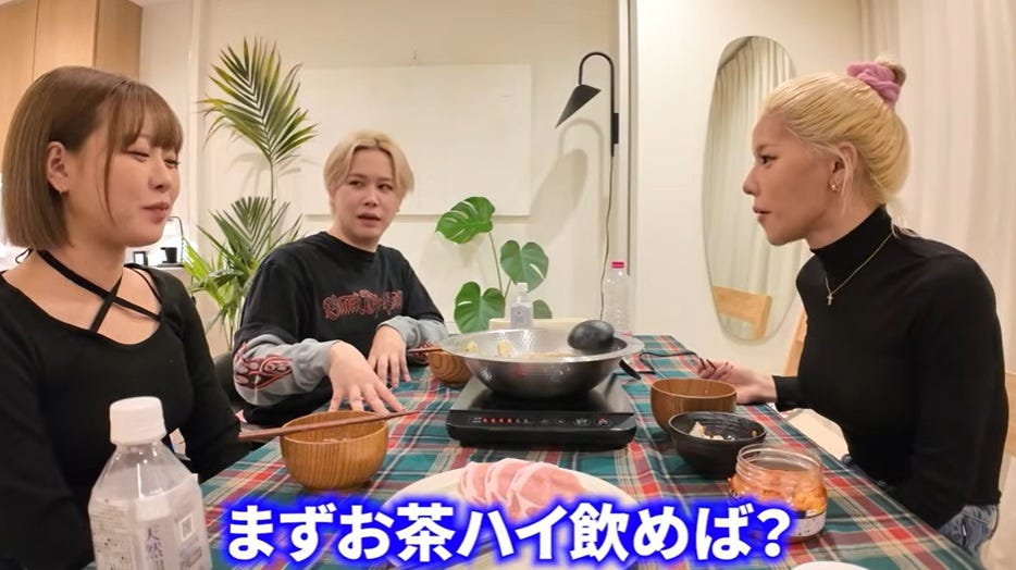 アルハラでは…？YouTuberが飲み会での出来事を明かす「リズムを崩す前に飲めよ」