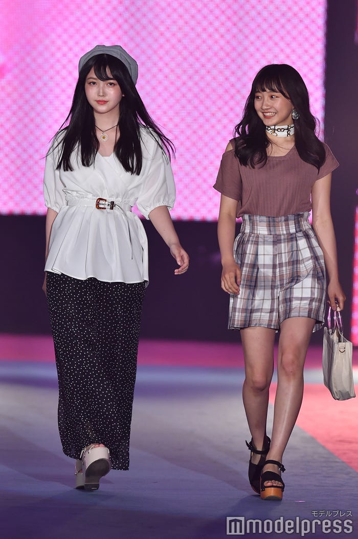 久保史緒里、山本彩加(C)モデルプレス