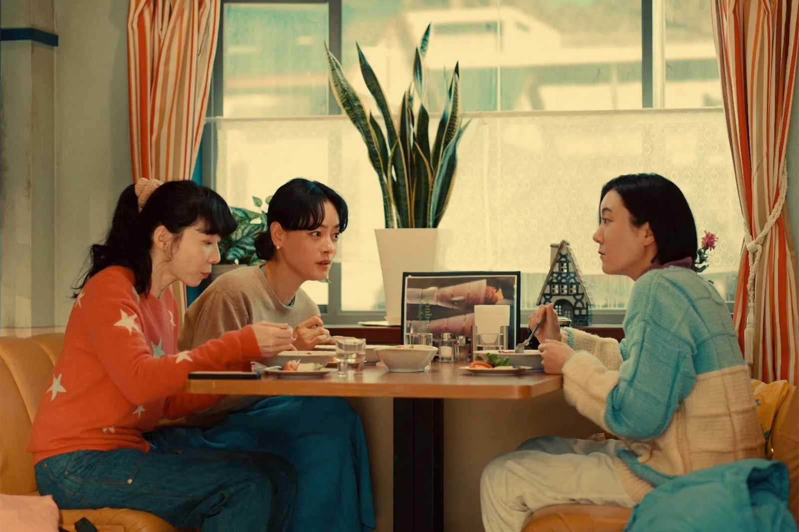 平岩紙、市川実日子、鈴木杏「ホットスポット」第7話（C）日本テレビ