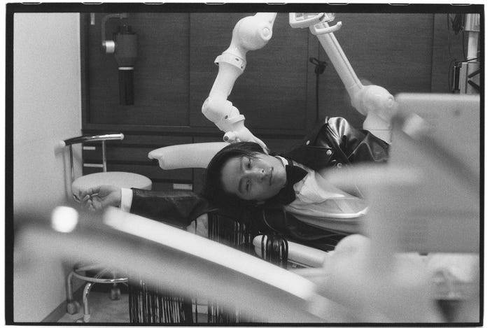 三宅健「THE iDOL 三宅 健 写真集」より(提供写真)