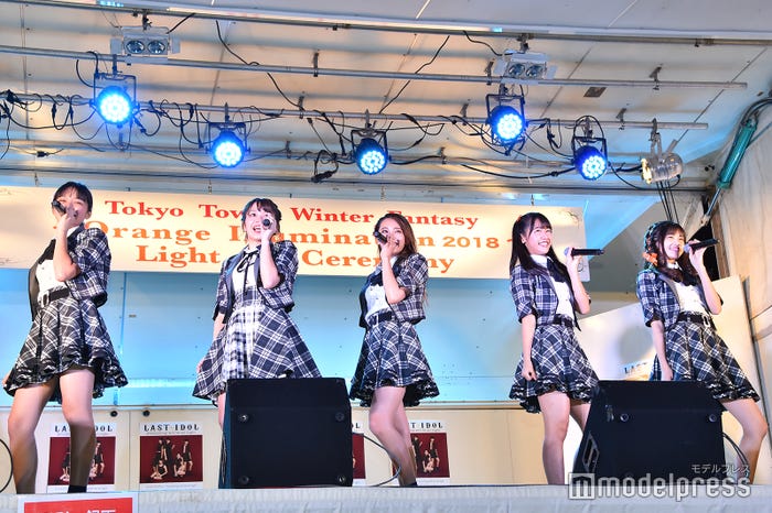 大石夏摘、長月翠、安田愛里、鈴木遥夏、阿部菜々実(C)モデルプレス