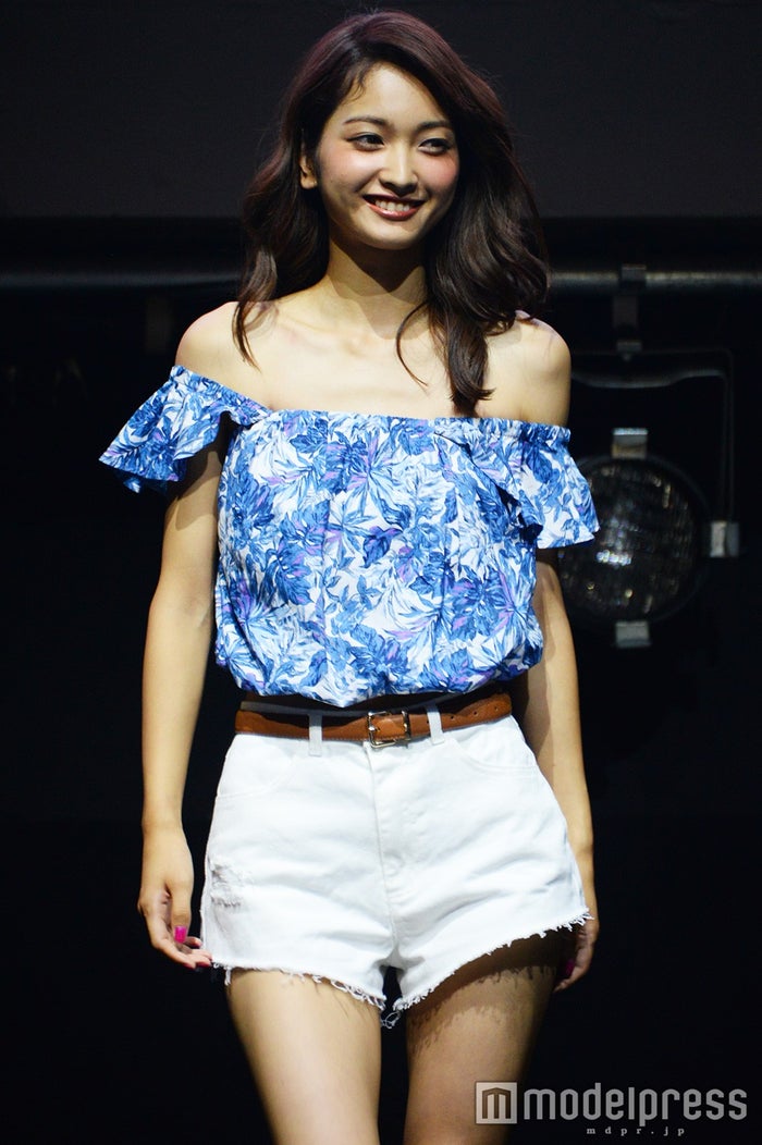 安井レイ 美肌輝くランウェイに観客うっとり 夏の 目標 も宣言 モデルプレス 安井レイ 美肌輝くランウェイに観客うっとり 夏の 目標 も宣言 モデルプレス